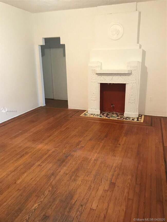 Building Photo - 1307  Euclid Ave 4 Miami Beach Fl 33139