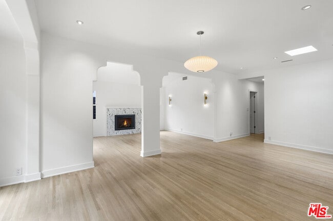 Building Photo - 435 Westmount Dr
