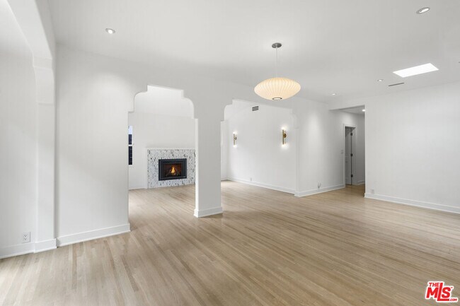 Foto del edificio - 435 Westmount Dr