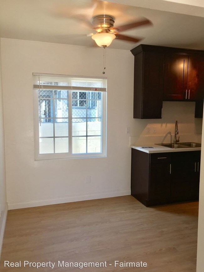 Building Photo - 1162 Del Valle Ave