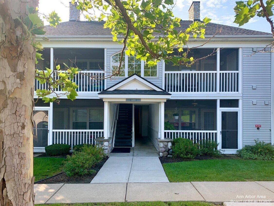Foto principal - 4413 Inverness St
