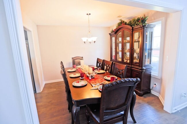 Building Photo - Beautiful Clarksville Rental