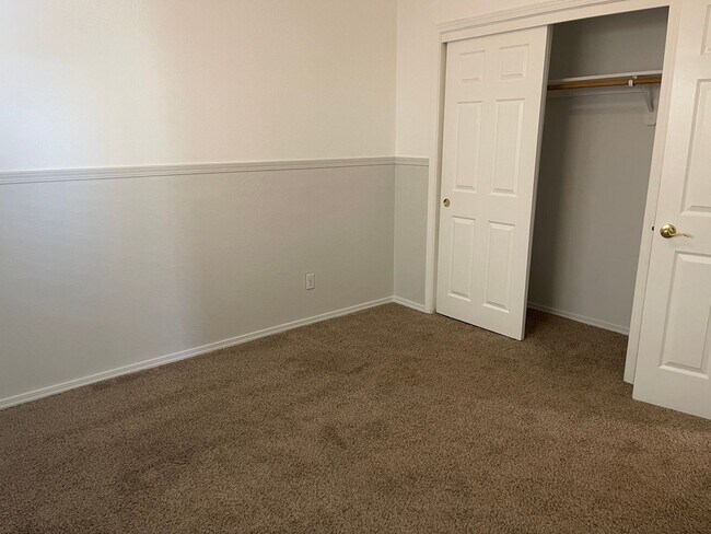 Foto del edificio - 4 Bedroom, 2 Bath in Desired Neighborhood ...