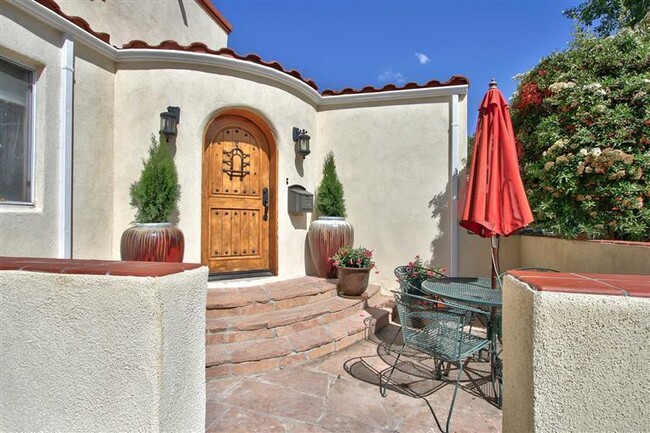 Building Photo - 1622 Los Alamos Ave SW