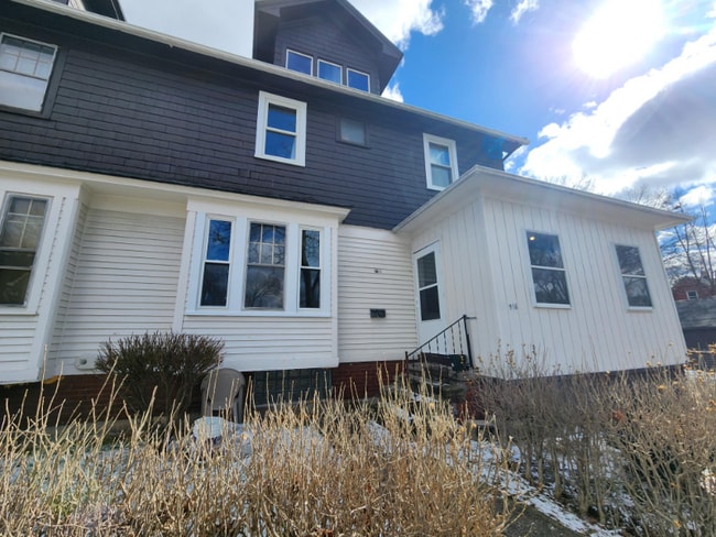 Building Photo - 273 Spruce Ave