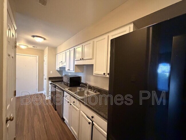 Building Photo - 2011 Quaker Landing