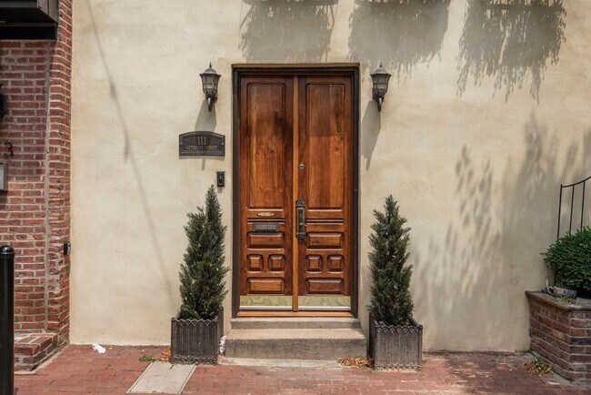 Building Photo - Fabulous Loft Style 2 Bed 2 Bath in the He...