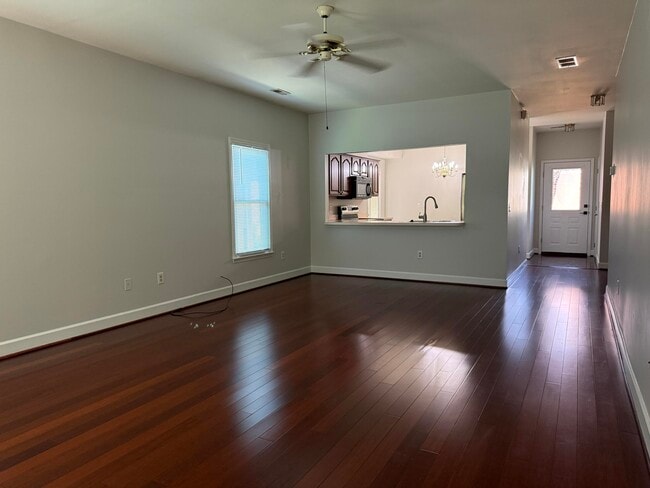 Building Photo - 1535 Hogan Dr