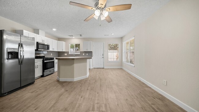 Building Photo - 2610 Cloverfield Ct