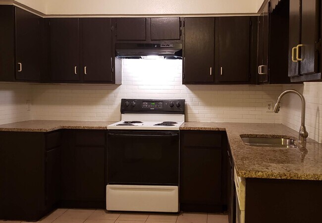 Foto del edificio - 408 Stonehenge Dr