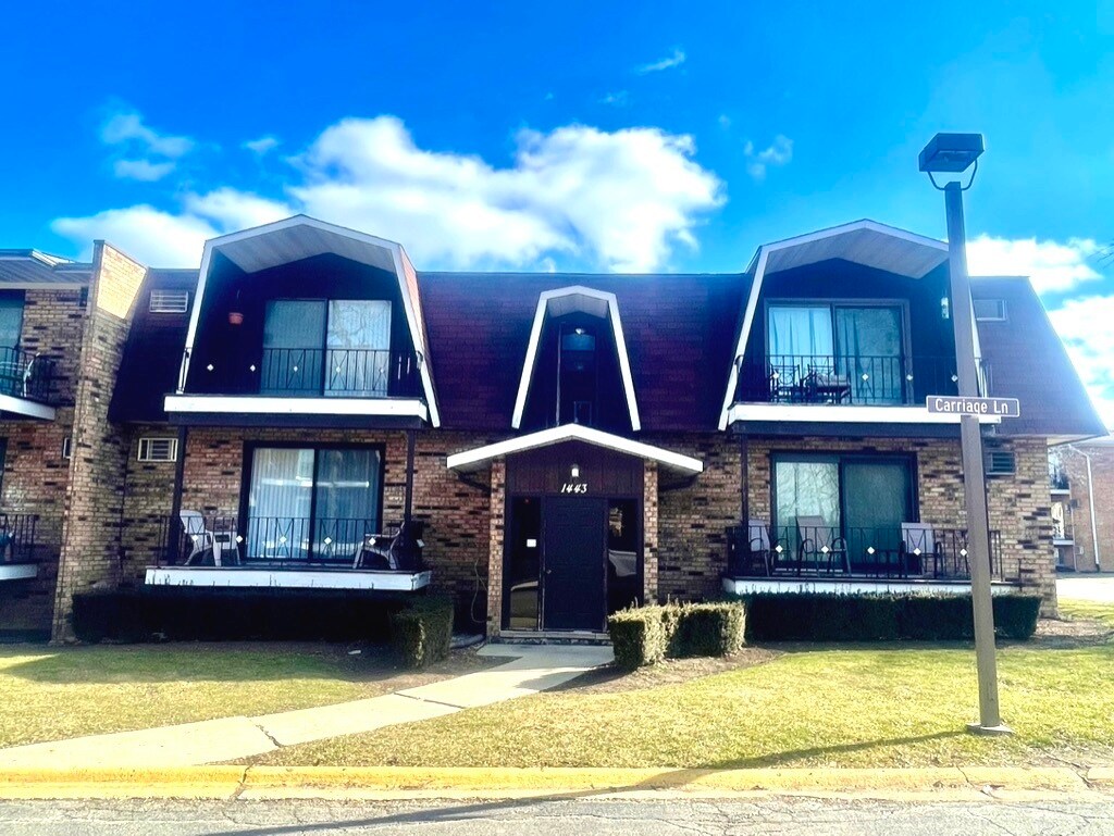 Primary Photo - 1443 Carriage Ln