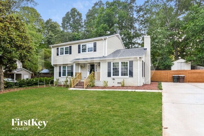 Building Photo - 1705 Clarendon Dr