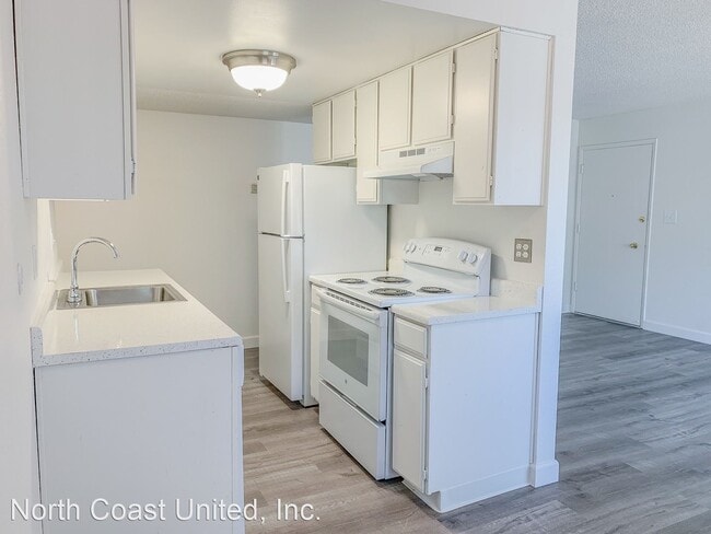 Foto del edificio - 1 br, 1 bath Apartment - 5000 Marconi Ave