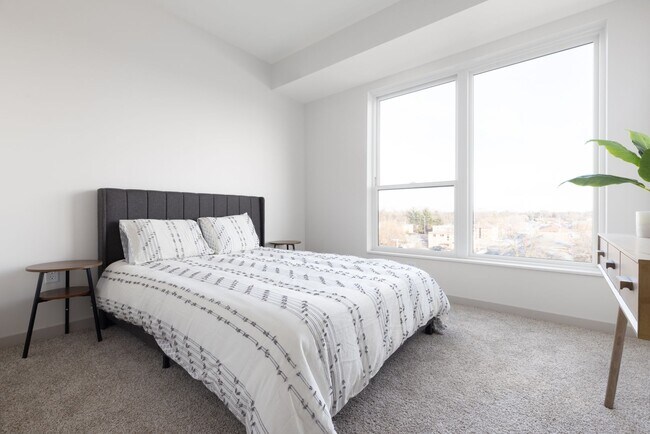 Interior Photo - Lynvue
