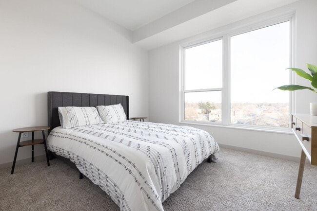 Interior Photo - Lynvue