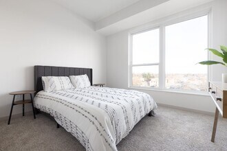 Interior Photo - Lynvue