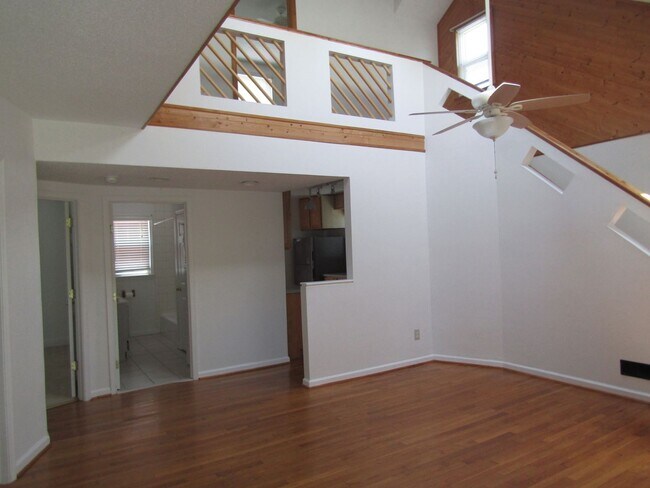 Foto del edificio - Gorgeous, Completely renovated 3 bedroom