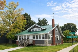 Building Photo - 2057 Maple Ave