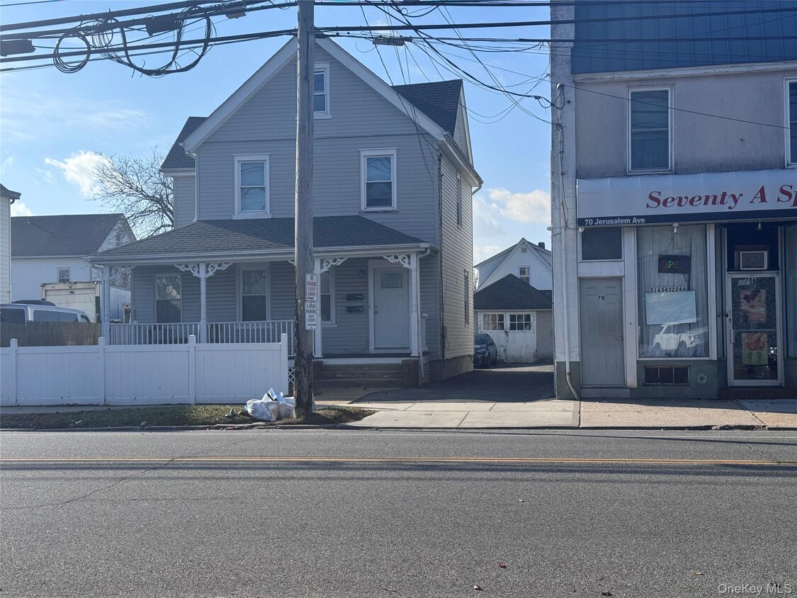 Primary Photo - 72 Jerusalem Ave