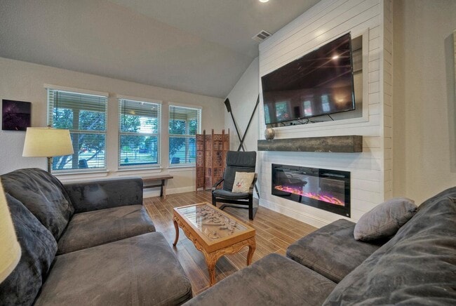 Building Photo - 21707 Crystal Way