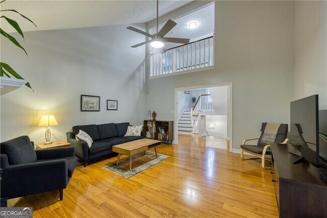 Building Photo - 1445 Oakridge Cir
