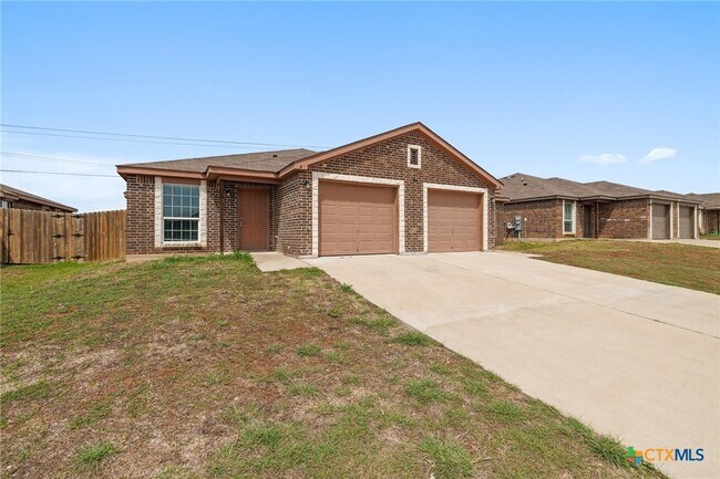 Building Photo - 903 Lasso Dr