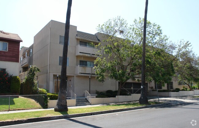 Foto del edificio - 976 Elden Ave