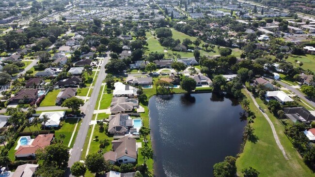 Foto del edificio - 3324 Lakeview Blvd