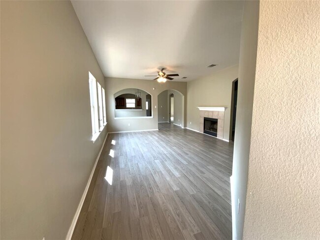 Foto del edificio - 9208 Brents Elm Dr
