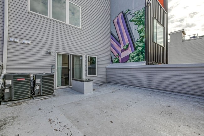 Building Photo - 1314 N Front St