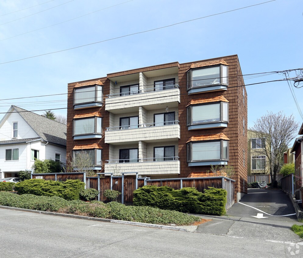 Foto principal - 3666 Francis Ave N