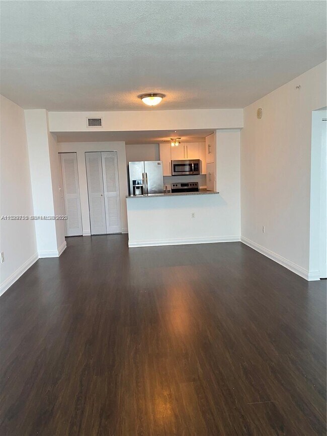 Foto del edificio - 275 NE 18th St