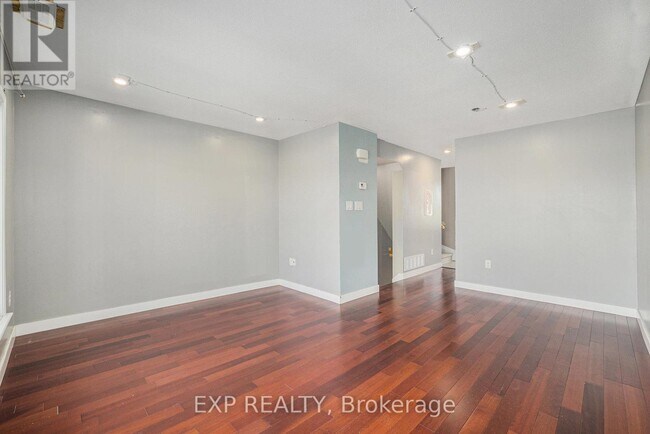 Building Photo - 250 Shanly Private