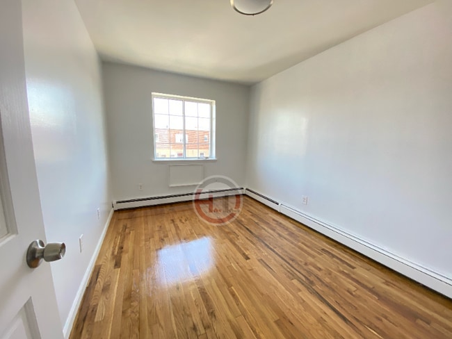 Building Photo - 286 Balcom Ave