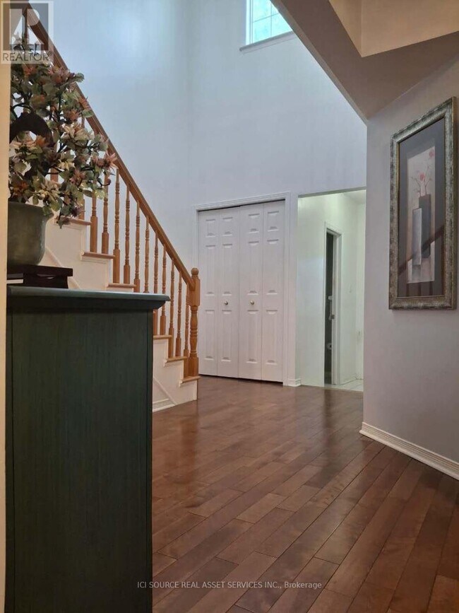 Building Photo - 1655 Jobin Crescent