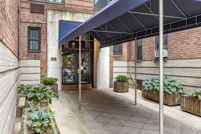 Entrance - Lenox Hill
