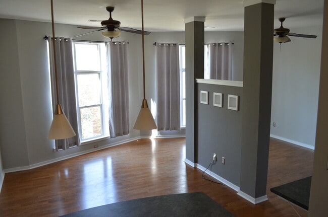 Building Photo - 2125 Southend Dr