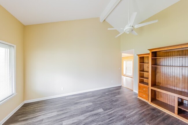 Foto del edificio - 2218 Cecille Dr SW