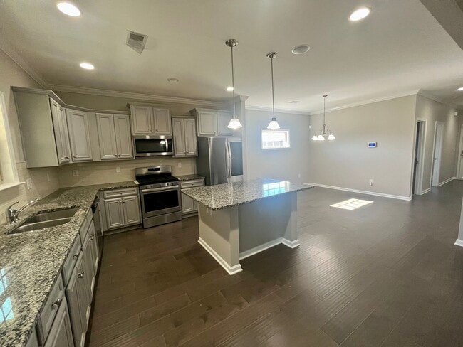 Building Photo - 5 Bedroom 3 Bathroom Home in Pendleton