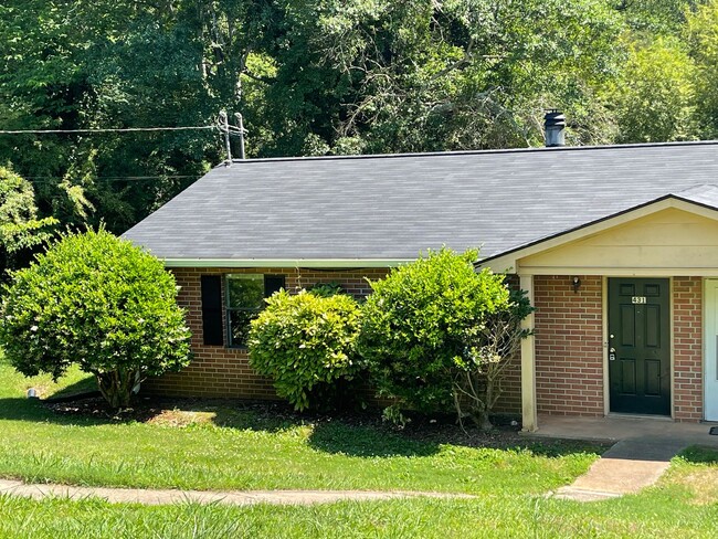 Building Photo - 2 Bedroom/ 1.5 Bathroom Duplex on Old Epps...