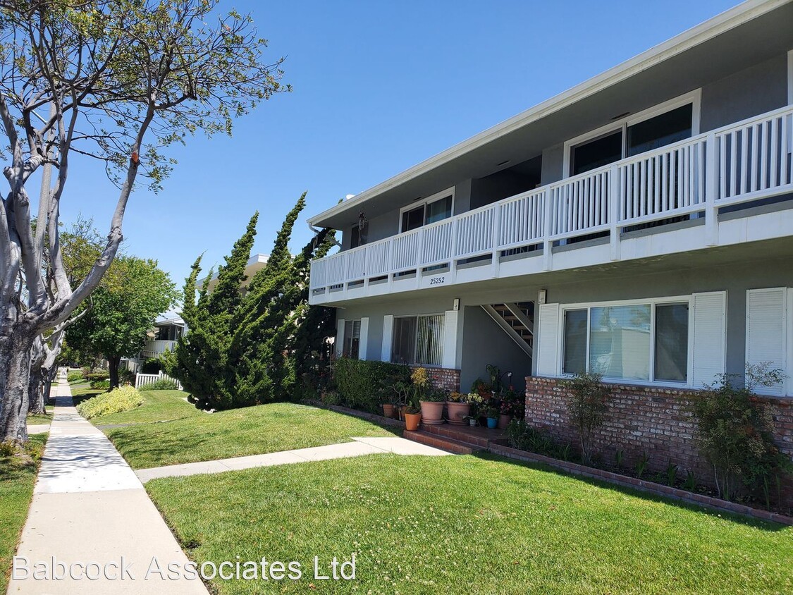 Foto principal - 25252 Bigelow Rd