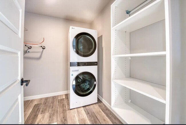 Foto del edificio - 2313A Mary Jane Blvd