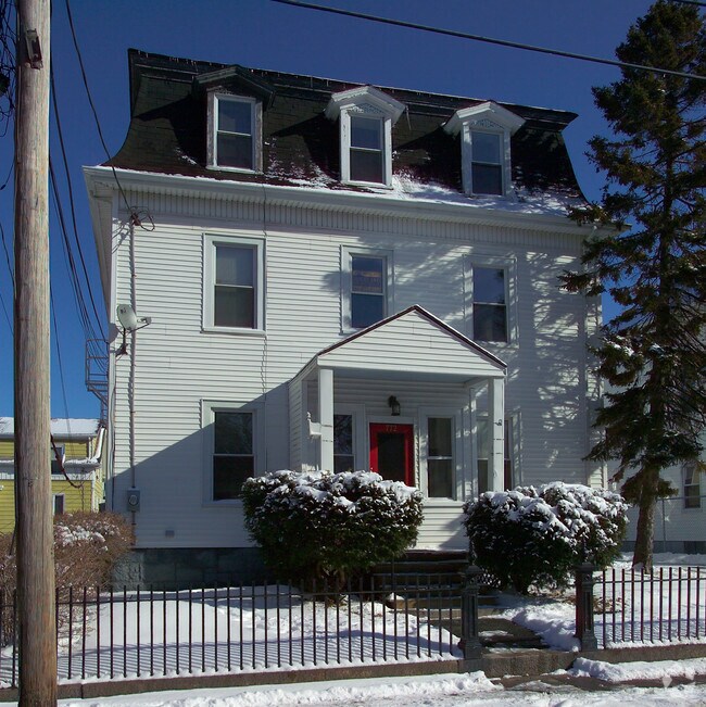 Building Photo - 772 2nd St