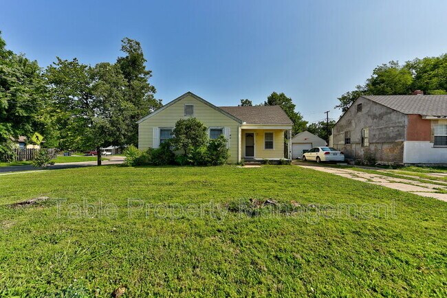 Building Photo - 3841 NW 27th St