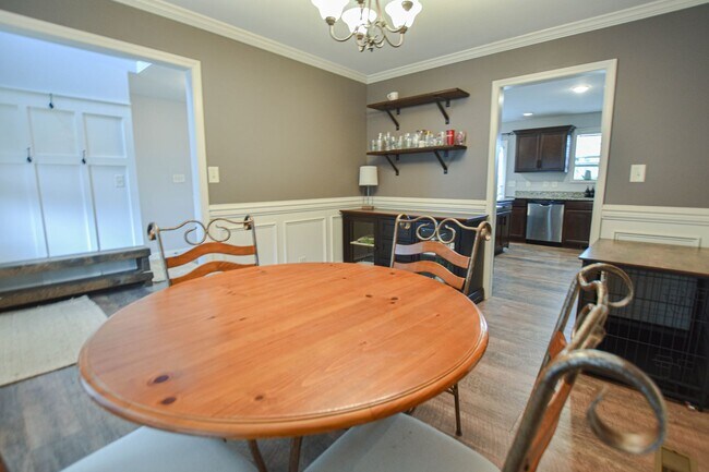 Foto del edificio - Pet Friendly Four Bedroom!