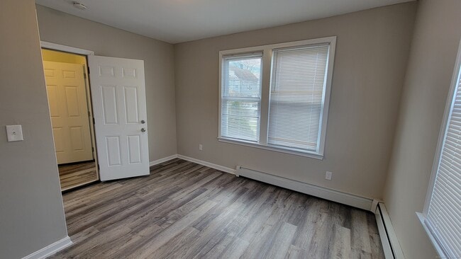 Building Photo - 296 Bradley St