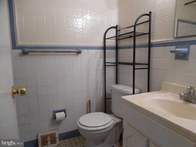 Foto del edificio - 8116 Langdon St