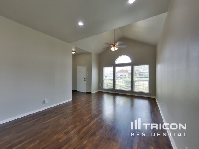 Building Photo - 912 Nancy Dr