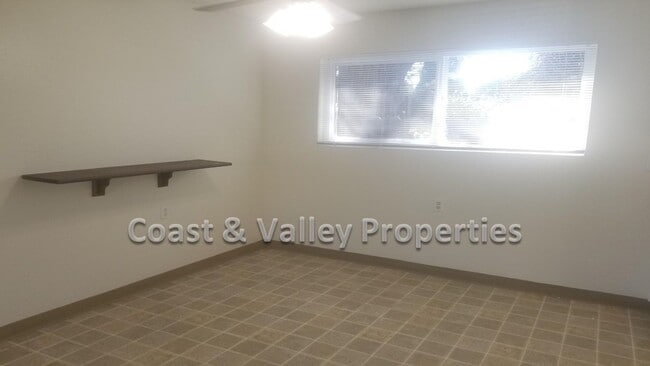 Foto del edificio - 322-324 Katherine Avenue, Salinas, CA 93901