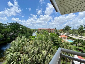 Building Photo - 605 S Pine Island Rd